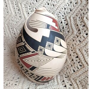 Aide Gonzalez Signed Mata Ortiz Pot Vase Hand Painted Pottery Black Red Cream